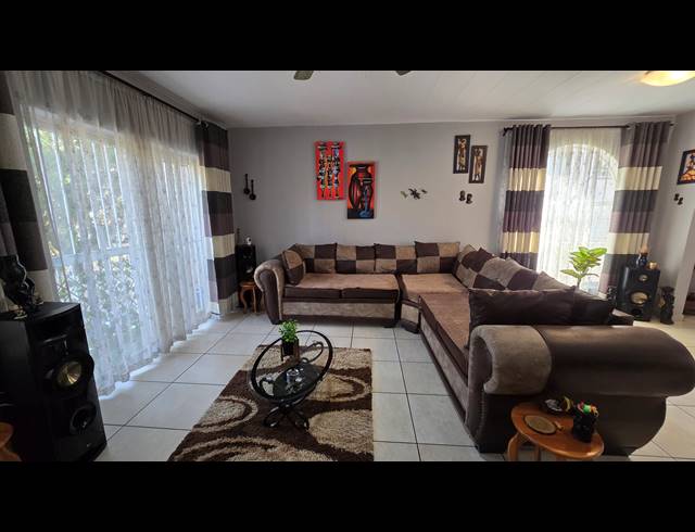 2 BEDROOM SECTIONAL TITLE FOR SALE IN SOUTH CREST